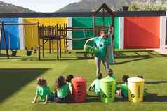 老师教学绿色能源回收操场上校园