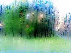 冷凝清晰的玻璃窗口水滴雨