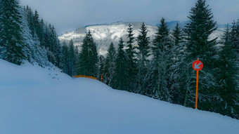 空滑雪山坡上雪山欧洲