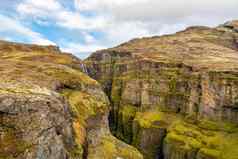 glymur瀑布冰岛喉咙秋天杂草丛生的绿色峡谷