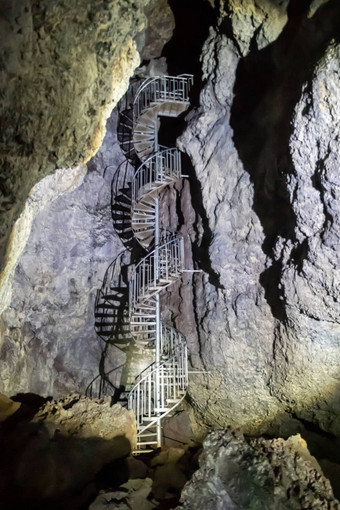 斯奈菲尔内斯国家公园冰岛熔岩洞穴岩浆洞穴圆形楼梯内部