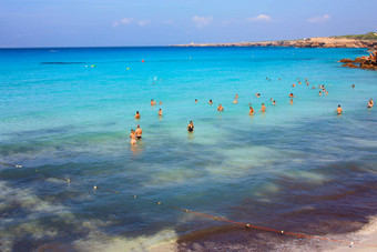 爱定saona美丽的海滩伊比沙岛水晶清晰的水