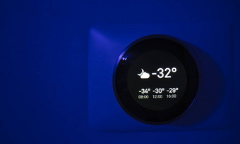 数字恒温器晚上显示温度度摄氏度冬天
