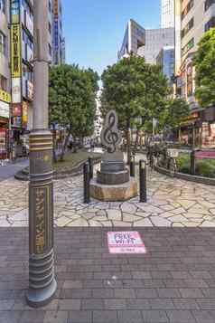 大理石纪念碑形状的三冠王谱号阳光街