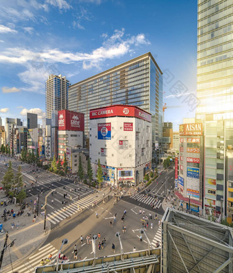 空中日落视图秋叶原穿越十字路口