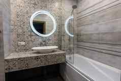 脸盆镜子浴缸室内现代浴室