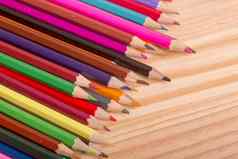 色彩斑斓的铅笔