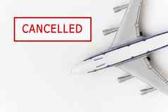 飞机邮票红色的文本取消了白色背景航班取消了由于冠状病毒爆发影响科维德旅游行业
