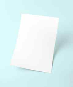 白色空白文档纸模板蓝色的背景