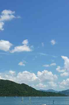 垂直水体育运动帆板运动蓝色的天空白色云