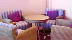 咖啡馆室内家具紫色的垫子