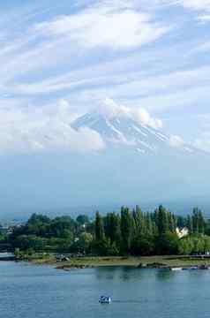 日本富士富士山山湖蓝色的天空不错的云