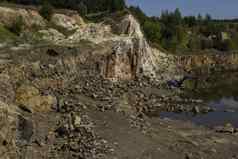 玄武岩列破碎的挖掘机玄武岩列岩石重行业生产石头玄武岩柱子