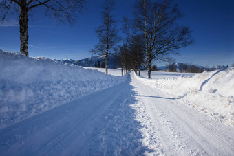 清晰的蓝色的天空雪山瑞士zugerb