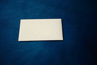 空白米色纸卡蓝色的背景业务奢侈品
