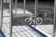 空自行车停车标志自行车街