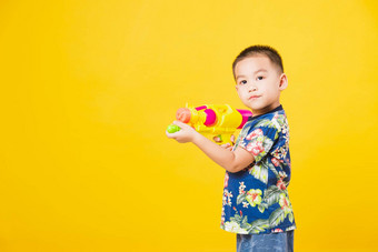 孩子们男孩快乐<strong>泼水</strong>节节日一天持有