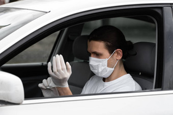 男人。保护医疗面具穿橡胶手套保护细菌病毒规划开车保护面具检疫流感大流行科维德冠状病毒感染