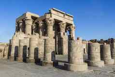 寺庙来Ombo专用的古老的埃及神索贝克荷露斯