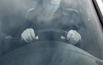 女人保护西装医疗面具橡胶手套保护细菌病毒开车车保护面具检疫世界流感大流行科维德冠状病毒感染