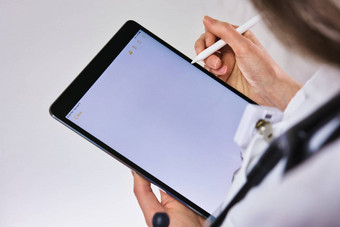 医疗保健工人平板电脑行为医疗保健医生护士医生写作处方医生助理穿听诊器