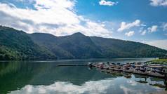 鲤鱼湖风景优美的区域山背景Hualien台湾