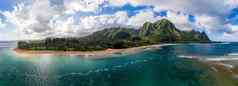 空中无人机拍摄隧道海滩北海岸考艾岛夏威夷