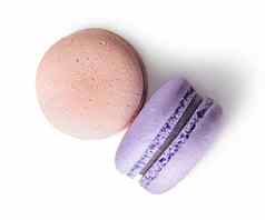 蛋白杏仁饼干米色紫色的前视图
