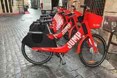集团红色的电自行车超级跳公共自行车服务罗马