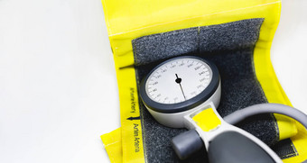 可移植的血压计休息黄色的袖口成年人Velcro是一个粘扣带或魔术贴品牌的商标。Velcro?是Velcro BVBA的注册商标关闭