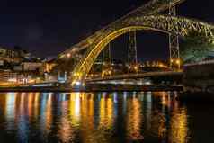 晚上城市天际线港口葡萄牙蓬特路易斯桥