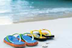 拖鞋白色沙子海滩旅行假期时间