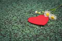 红色的心可爱的花绿色走路径背景