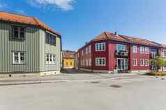 色彩斑斓的建筑街道特隆赫姆挪威斯堪的那维亚风格体系结构