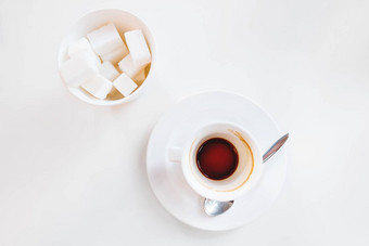 空咖啡杯<strong>玻璃</strong>糖白色背景结束咖啡<strong>打破</strong>咖啡磨白色杯子