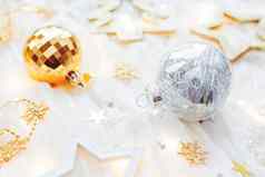 圣诞节一年假期背景装饰光灯泡金透明的闪亮的球雪花明星五彩纸屑
