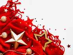 圣诞节一年背景明亮的红色的围巾金星星五彩纸屑白色背景折叠温暖的附件复制空间