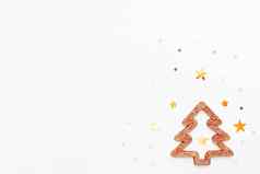 圣诞节一年背景闪闪发光的冷杉树明星五彩纸屑假期符号白色背景的地方文本
