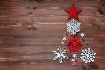圣诞节一年背景圣诞节装饰形状枞树形球星星银闪闪发光的雪花五彩纸屑木表格的地方文本
