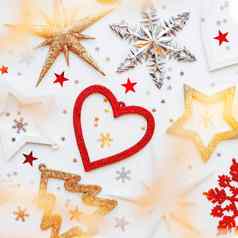 圣诞节一年背景闪闪发光的冷杉树心雪花明星五彩纸屑假期符号白色背景光灯泡