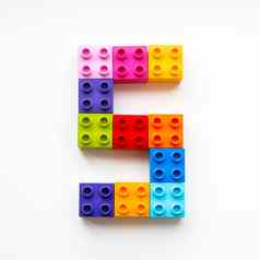 数量使色彩斑斓的构造函数块玩具砖这个骗子