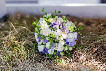 新娘花束玫瑰小苍兰花传统的花作文婚礼仪式