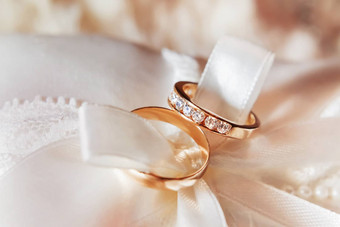 金婚礼环钻石织物婚礼珠宝细节订婚环珍贵的宝石