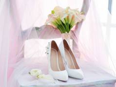 白色鞋子新娘花束马蹄莲百合细节婚礼仪式