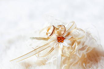 金婚礼环新娘装饰吊袜闪亮的莱茵石婚礼细节象征爱婚姻