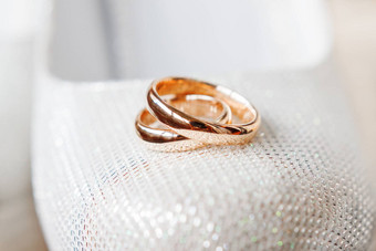 金婚礼环新娘鞋子莱茵石婚礼珠宝细节象征爱婚姻