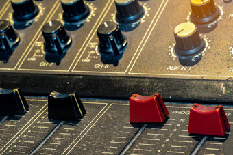 音频声音混合机控制台声音混合桌子上音乐混合机反对