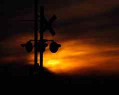 铁路信号轮廓橙色日落