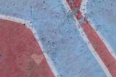 红色的蓝色的饱经风霜的涂鸦墙城市街艺术美发短信