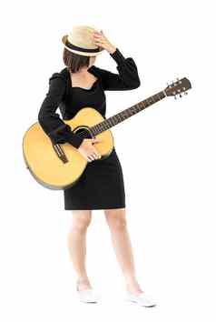 女人持有吉他吉他人首歌手